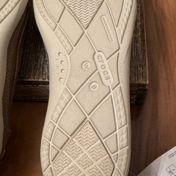 Brand New Women Crocs Walu Canvas Loafer Size 9 - Picture 9 of 11